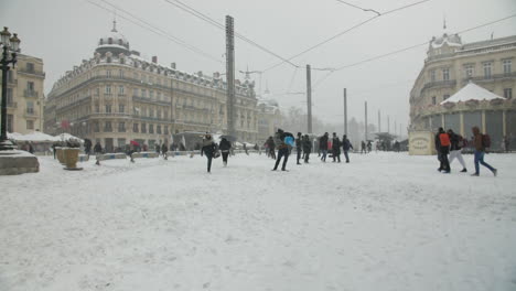 Snowy-day-Place-de-la-Comedie-square-in-Montpellier-with-people-walking-in-slow